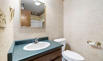 271 N McClellan St 105, Auburn, IN 46706