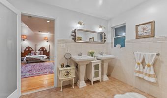 6816 SHRINE Ct, Annandale, VA 22003
