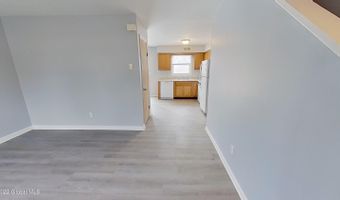 26 Sand St B, Albany, NY 12209