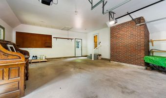60 Boulder Dr, Auburn, ME 04210