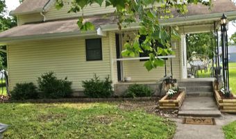 312 W Locust St, Aurora, MO 65605