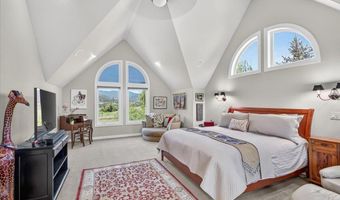39 E Valley View Rd, Ashland, OR 97520