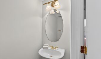 1555 N COLONIAL Ter 601, Arlington, VA 22209