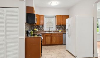 6442 HOLYOKE Dr, Annandale, VA 22003