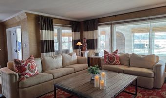 206 Edgewater Dr, Algonac, MI 48001