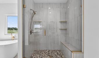 422 NE Lakota Dr, Adrian, MO 64720