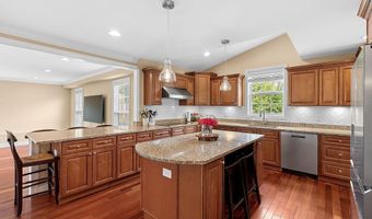 6932 ALPINE Dr, Annandale, VA 22003