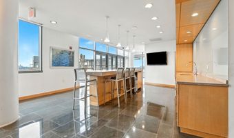 2001 15TH St N 111, Arlington, VA 22201