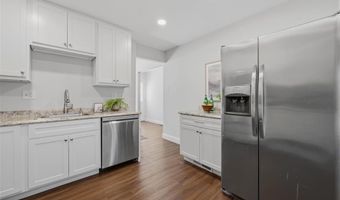 2373 Hiddengarden Ct, Ballwin, MO 63021