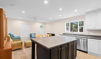 1 Country Manor Rd, Beaufort, SC 29906