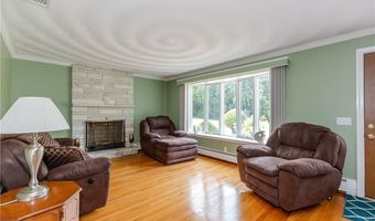 3 Ostend St, Johnston, RI 02919