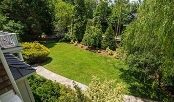 7032 WILSON Ln, Bethesda, MD 20817
