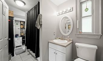 376 Main St 4, Amesbury, MA 01913