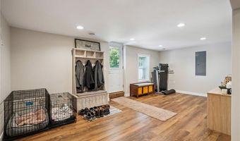 1102 E 2nd St, Anamosa, IA 52205