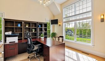 64 Warren Gln, Burlington, CT 06013