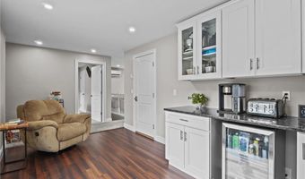 105 Amy Dr, Cranston, RI 02921