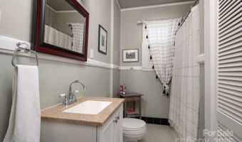 9 Colonial Pl, Asheville, NC 28804