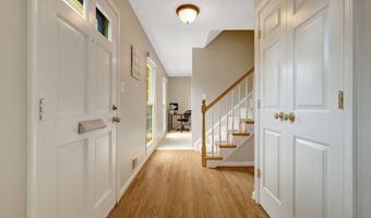 8104 BRIAR CREEK Dr, Annandale, VA 22003