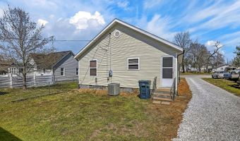 134 W College St, Aurora, MO 65605