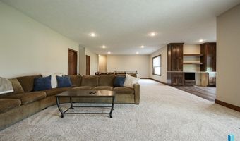 1604 W River Bend St, Brandon, SD 57005