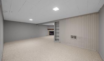 1108 E 3rd St, Anamosa, IA 52205