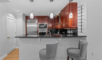 341 Thames St 103, Bristol, RI 02809