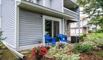 5325 Highpointe Ter, Bloomington, MN 55437