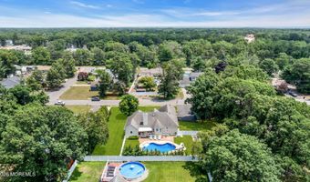 490 Arlington Ave S, Bayville, NJ 08721