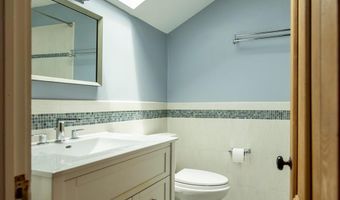 113 Coggeshall Ave, Newport, RI 02840