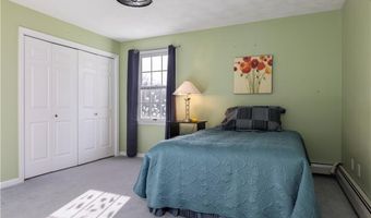 38 Kristen Ln, North Kingstown, RI 02852