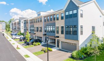 31 Valiant Ct, Middletown, NJ 07748