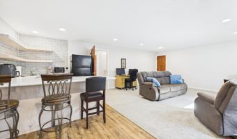 117 E Birchwood Dr, Brandon, SD 57005