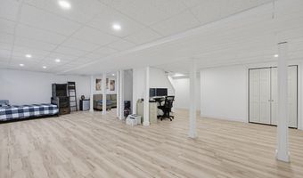 5 County St, Berkley, MA 02779