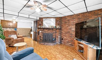 3 Solar Dr, Ambridge, PA 15003
