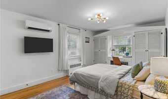 1107 Hope St, Bristol, RI 02809