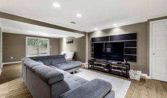 1128 HALESWORTH Dr, Rockville, MD 20854