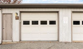 71 Sea Breeze Ln 71, Bristol, RI 02809