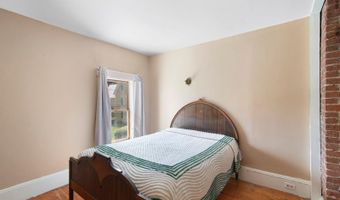 76 Spruce St, Brattleboro, VT 05301