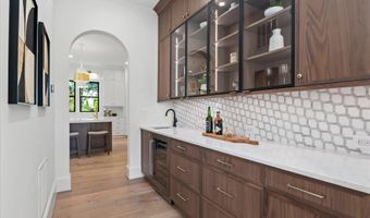 4911 37TH St N, Arlington, VA 22207