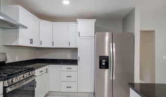 116 E Hadley St, Aurora, MO 65605