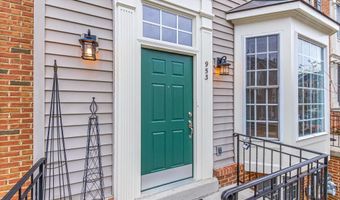 953 HARRISON Cir, Alexandria, VA 22304