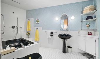 22 E 7TH St, Barnegat Light, NJ 08006
