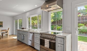 7362 Oakmont Dr, Santa Rosa, CA 95409