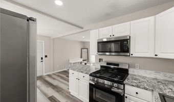 794 Robinhood Dr, Aurora, OH 44202