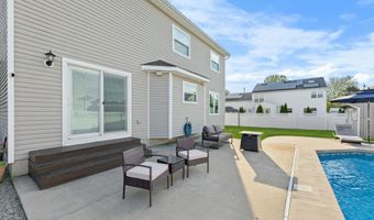48 Poplar St, Beachwood, NJ 08722