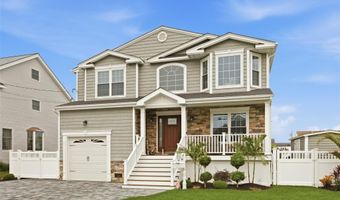 30 Berger Ave, Amityville, NY 11701