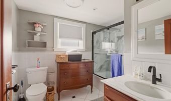 23 Clinton St, Newport, RI 02840