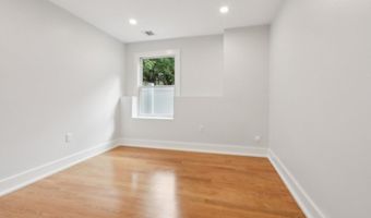 14 Redwood St, Bergenfield, NJ 07621