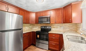 9 Eagle Run C, Warwick, RI 02818