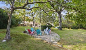 7 Rocky Ledge Dr, Clinton, CT 06413